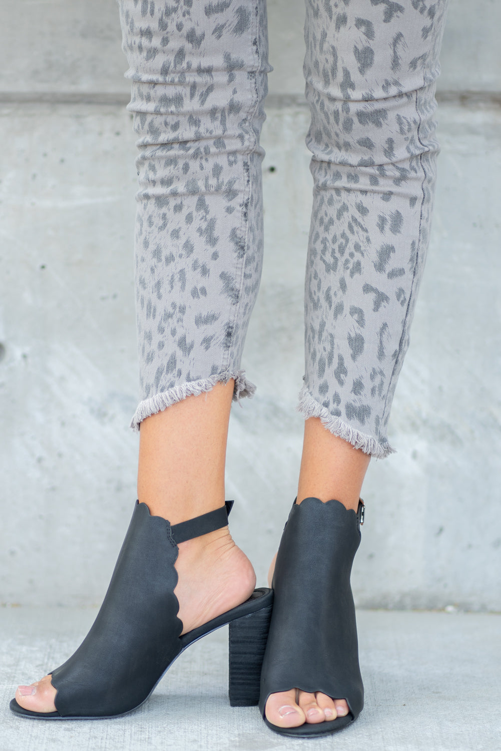 Black scalloped outlet heels