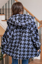 Hem & Thread   This is that cozy jacket you will throw on every day and go! One size fits most with an open neckline and long sleeves and side pockets.   Color: Blue Black Neckline: Open  Sleeve: Long 100% POLYESTER Style #: 31719K-BlueBlack