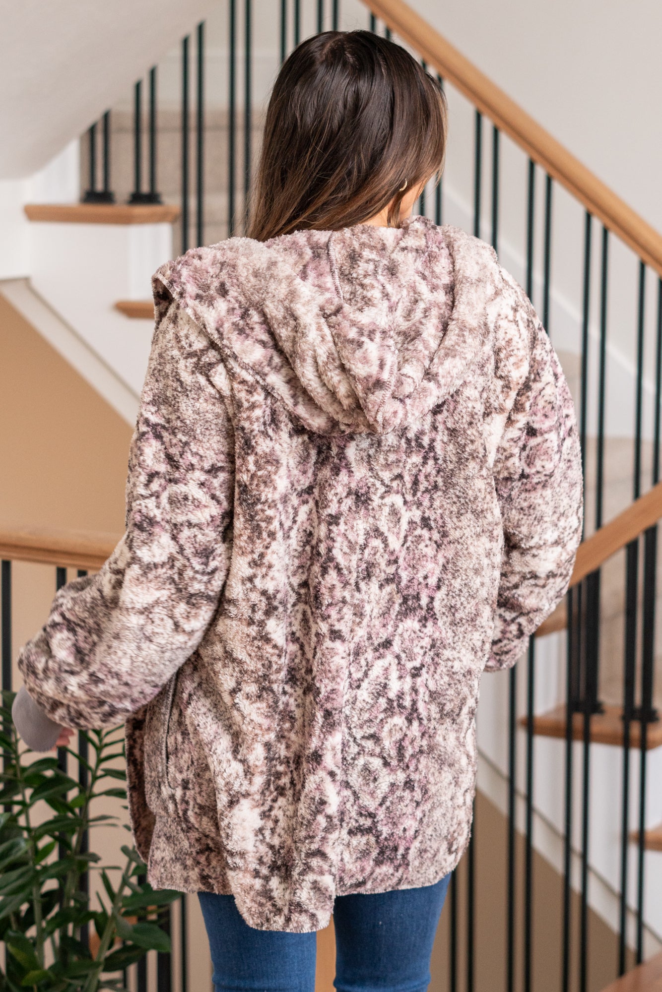 Hem & Thread   This is that cozy jacket you will throw on every day and go! One size fits most with an open neckline and long sleeves and side pockets.   Color: Mauve Neckline: Open  Sleeve: Long 100% POLYESTER Style #: 19918C-Mauve