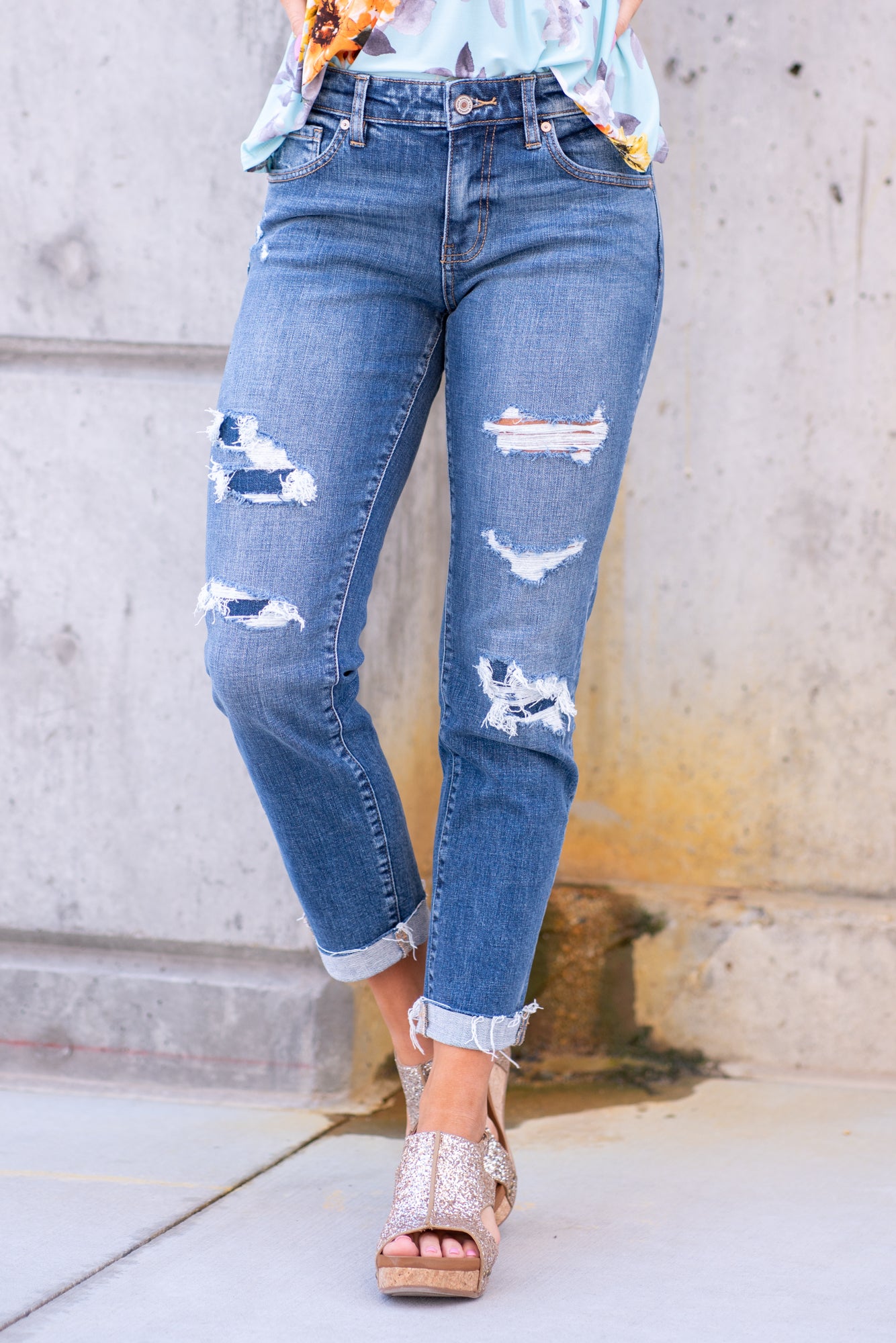 Low Rise Straight Leg Jean in Suzy Mid Wash