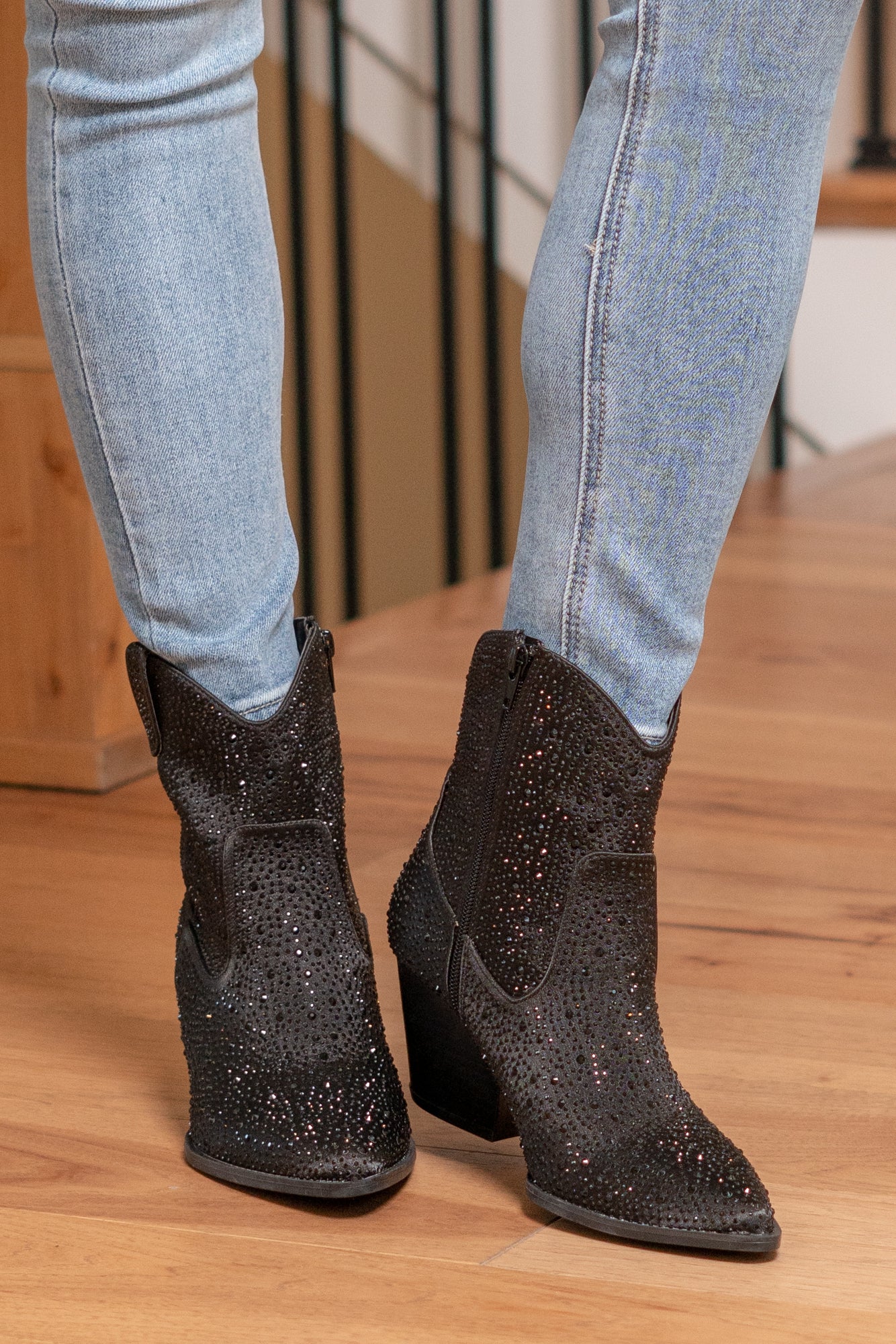 Qupid cheap black booties