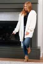 Hem & Thread   This is that cozy jacket you will throw on every day and go! One size fits most with an open neckline and long sleeve and side pockets.   Color: Off White Neckline: Open  Sleeve: Long 100% POLYESTER Style #: L2394-Off White Contact us for any additional measurements or sizing. 