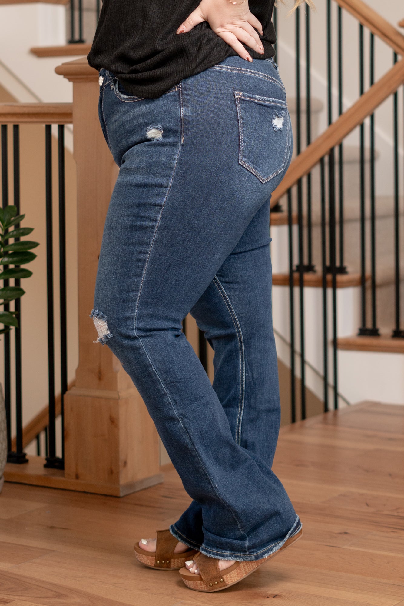 Lovervet by VERVET   Step into effortless style with the Advantages High Rise Flare jeans featuring distressed details. These jeans offer a flattering high-rise silhouette and a chic flare leg, creating a perfect blend of sophistication and casual flair. The distressed details add a touch of edge, making them a versatile choice for both laid-back and elevated look