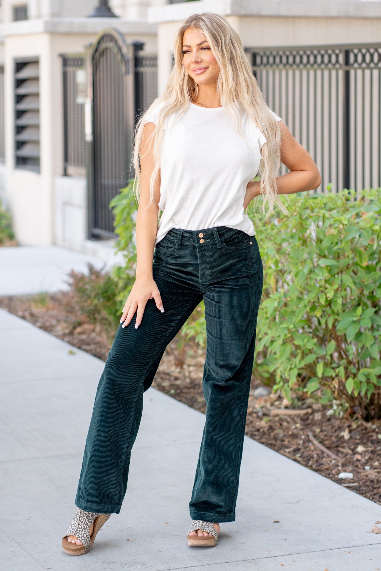 Rolla's Jeans - @best.dressed wearing our Ivy Cord Flare