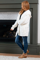 Hem & Thread   This is that cozy jacket you will throw on every day and go! One size fits most with an open neckline and long sleeve and side pockets.   Color: Off White Neckline: Open  Sleeve: Long 100% POLYESTER Style #: L2394-Off White Contact us for any additional measurements or sizing. 