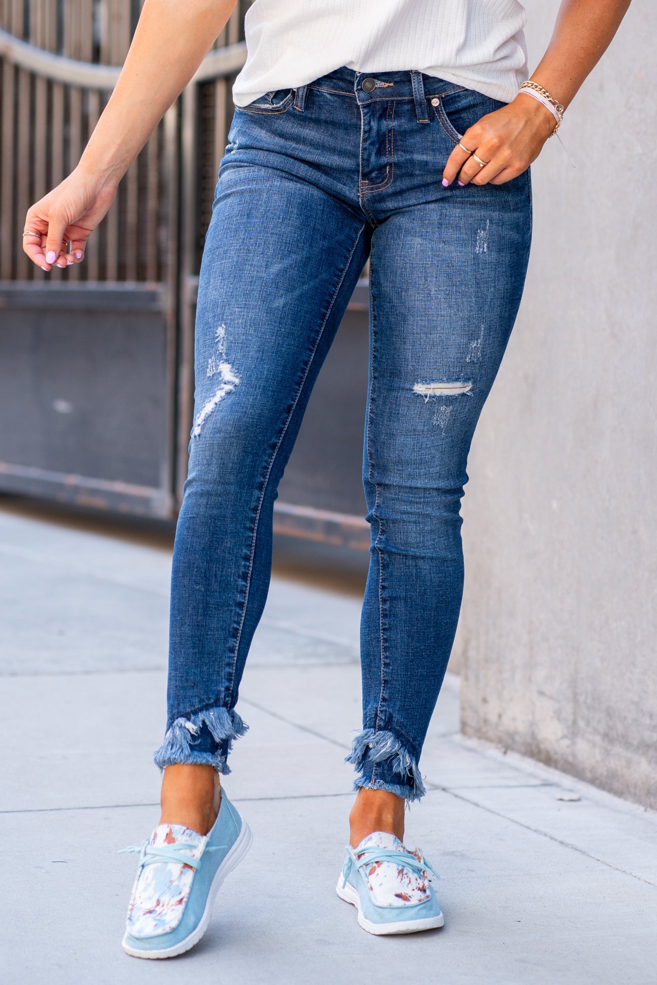 Kan Can Jeans  Color: Dark Wash Cut: Ankle Skinny, 27" Inseam* Rise: Mid-Rise, 8.5" Front Rise* Material: 98% COTTON 2% SPANDEX  Machine Wash Separately In Cold Water Stitching: Classic Fly: Zipper Style #: KC6204D Contact us for any additional measurements or sizing.