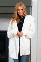 Hem & Thread   This is that cozy jacket you will throw on every day and go! One size fits most with an open neckline and long sleeve and side pockets.   Color: Off White Neckline: Open  Sleeve: Long 100% POLYESTER Style #: L2394-Off White Contact us for any additional measurements or sizing. 