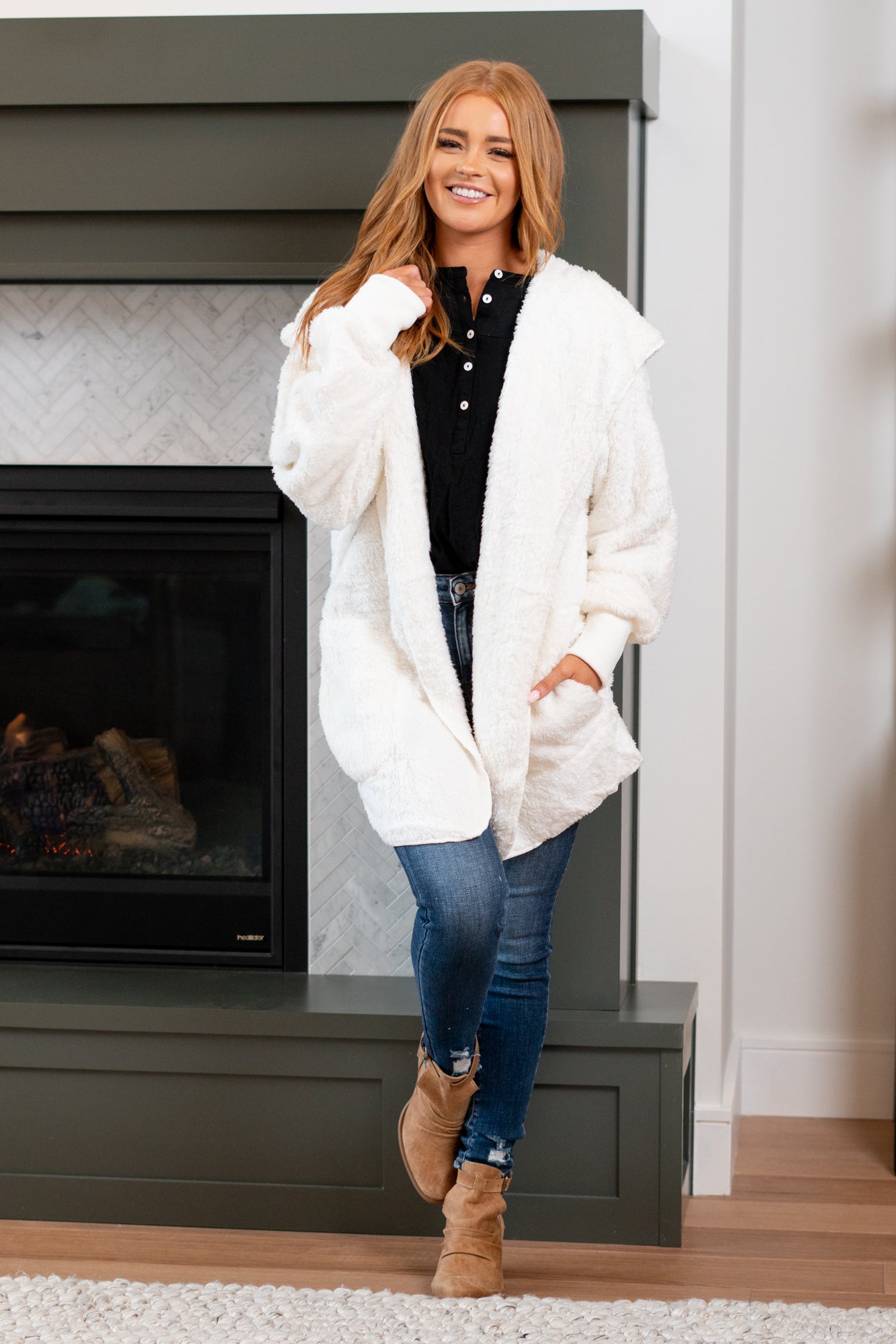 Hem & Thread   This is that cozy jacket you will throw on every day and go! One size fits most with an open neckline and long sleeve and side pockets.   Color: Off White Neckline: Open  Sleeve: Long 100% POLYESTER Style #: L2394-Off White Contact us for any additional measurements or sizing. 