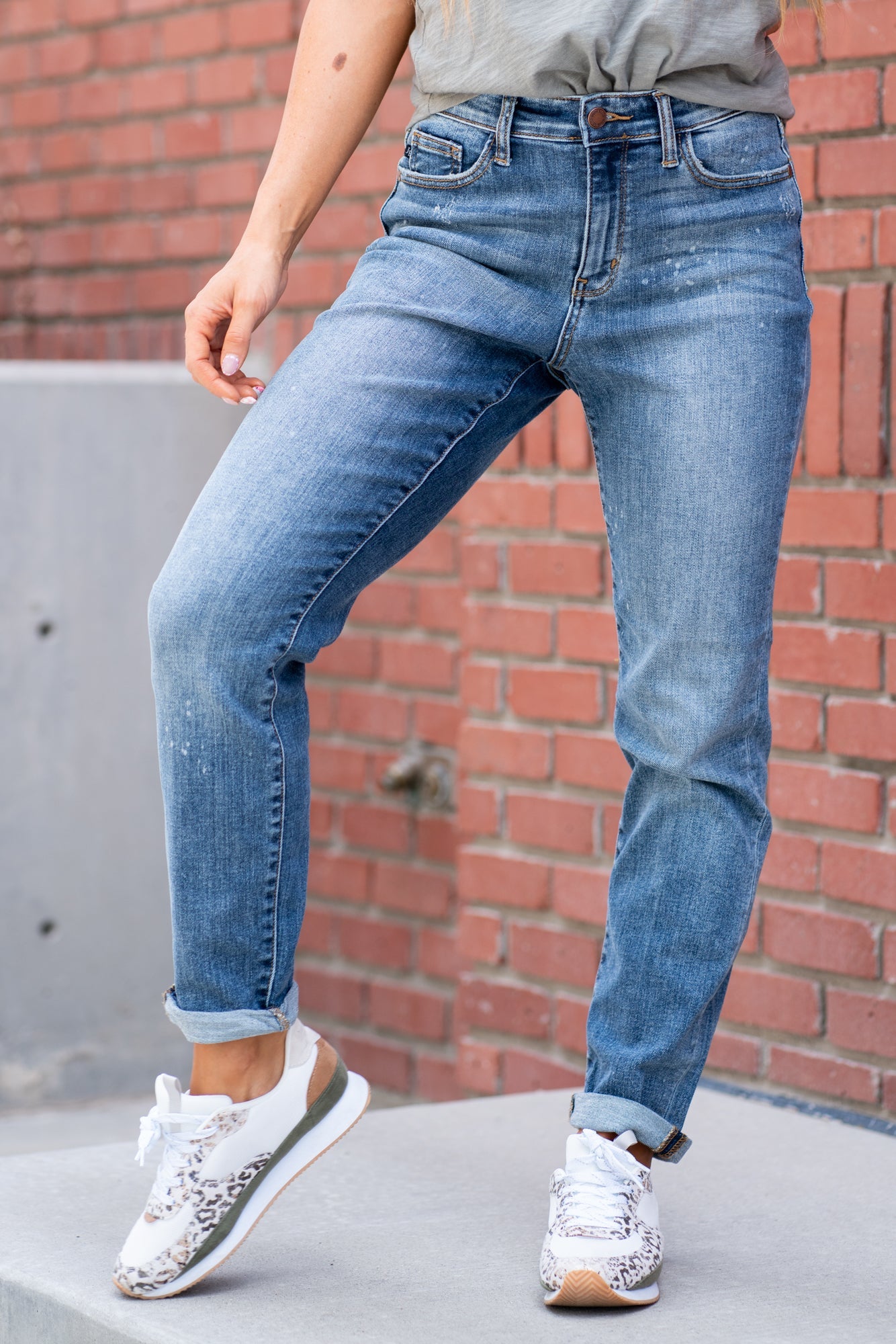 Judy Blue  Color: Dark Blue Wash Cut: Boyfriend, 28" Inseam Cuffed, 30" Inseam Un-Cuffed  Rise: High-Rise, 10.5" Front Rise Material: 93% COTTON,6% POLYESTER,1% SPANDEX Machine Wash Separately In Cold Water Stitching: Classic Fly: Zipper Style #: JB82346 | 82346 Contact us for any additional measurements or sizing.    *Measured on the smallest size, measurements may vary by size. 