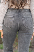 Vervet Flying Monkey Jeans  These high-waisted straight-leg jeans have a comfortable stretch to them with distressed legs and a released hem, they will be your fall go-to denim.  Color: Grey Wash Cut: Straight, 28* Rise: High Rise, 10.5" Front Rise* Material: 93.8% COTTON, 5.4% POLYESTER, 0.8% SPANDEX Machine Wash Separately In Cold Water Stitching: Classic Fly: Zipper Style #: VT1172 Contact us for any additional measurements or sizing.