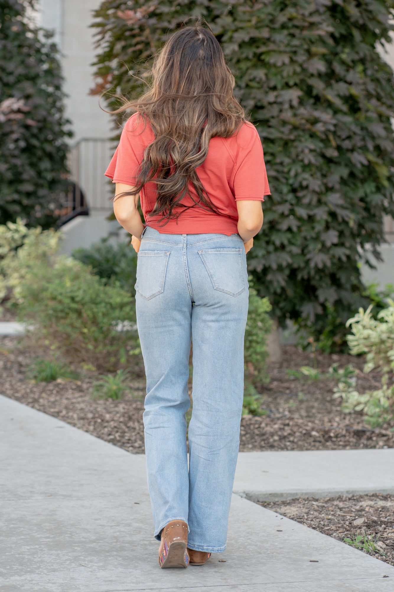 Vervet Flying Monkey Jeans  These jeans feature a high waist with a wide leg and is fitted throughout the hips. In the Come to Pass dark blue wash these jeans feature a cut hem with washing and fading.   Color: Medium Blue Wash  Cut: Ankle Wide Leg, 32* Rise: High Rise, 11" Front Rise* Leg Opening: 20"*  Material: Cotton Blend Machine Wash Separately In Cold Water Stitching: Classic Fly: Zipper Style #: V3132