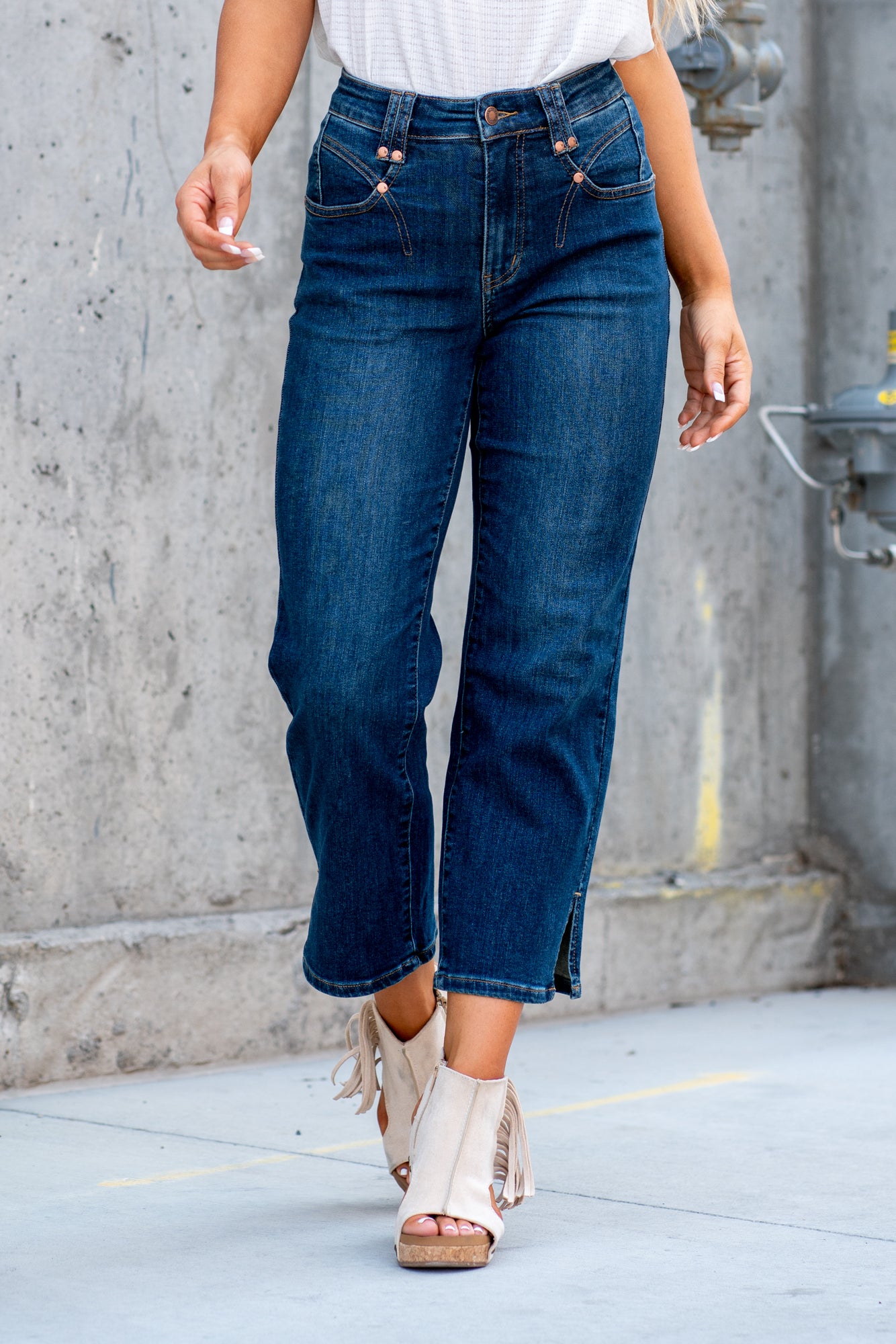 Cropped straight jeans - Women's fashion