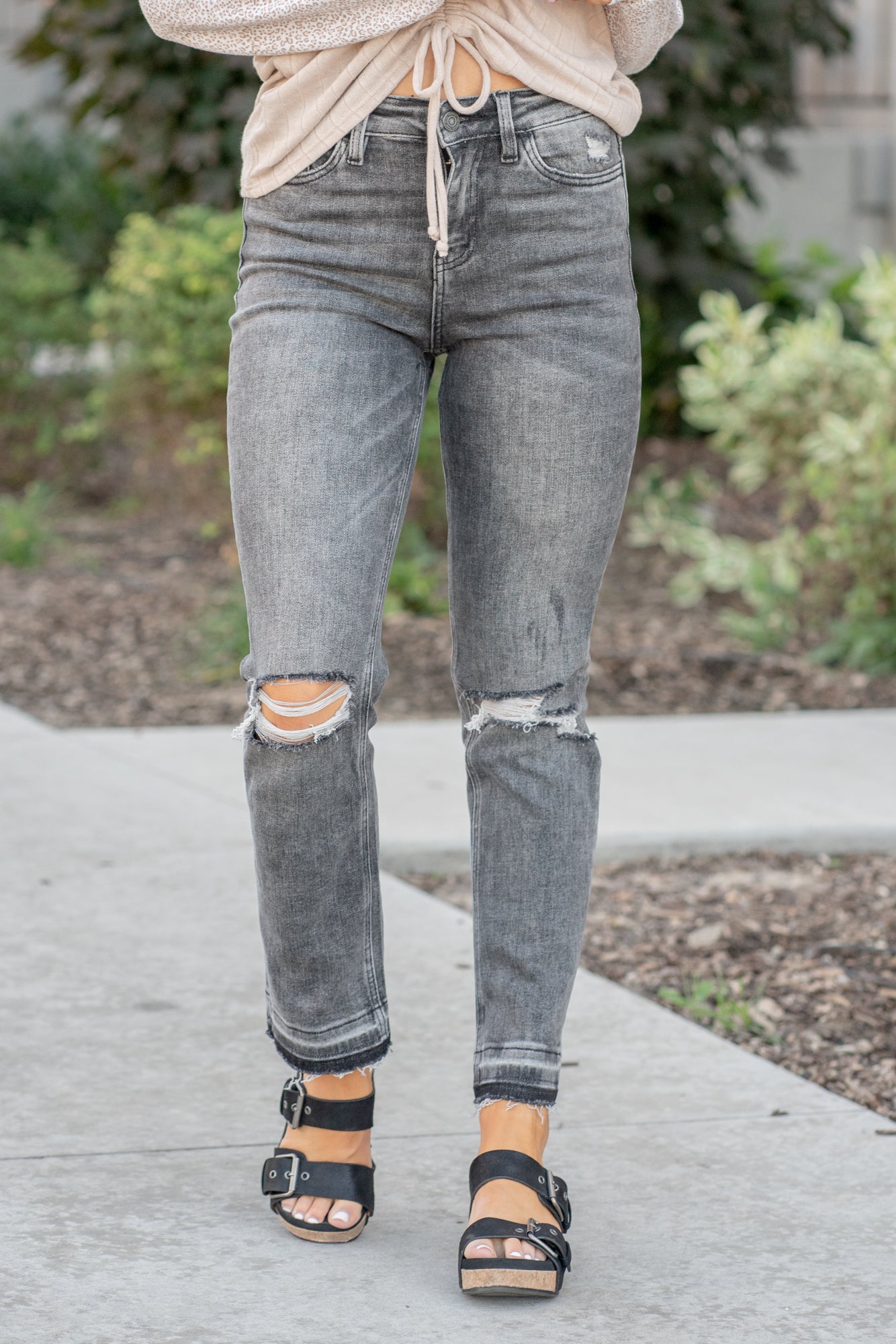 Vervet Flying Monkey Jeans  These high-waisted straight-leg jeans have a comfortable stretch to them with distressed legs and a released hem, they will be your fall go-to denim.  Color: Grey Wash Cut: Straight, 28* Rise: High Rise, 10.5" Front Rise* Material: 93.8% COTTON, 5.4% POLYESTER, 0.8% SPANDEX Machine Wash Separately In Cold Water Stitching: Classic Fly: Zipper Style #: VT1172 Contact us for any additional measurements or sizing.