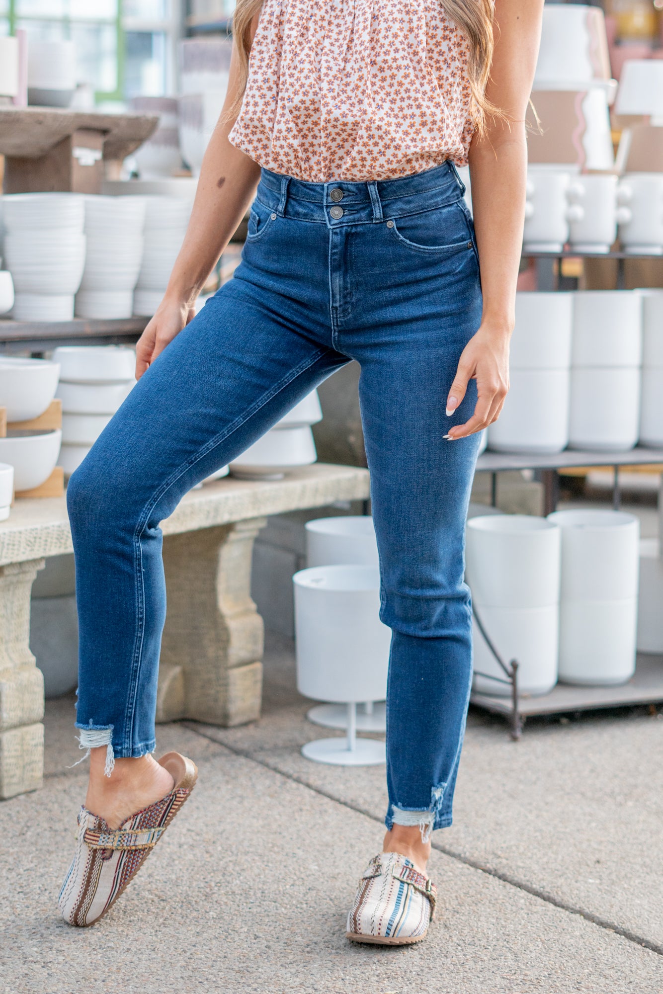 KanCan Jeans  With a high waist and straight fit, these will be your go-to jeans that will never go out of style. Color: Dark Blue  Cut: Straight Fit, 28.5" Inseam* Rise: High-Rise, 10.75" Front Rise* 95% COTTON , 4% POLYESTER , 1% SPANDEX Fly: Zipper Style #: KC5217TD Contact us for any additional measurements or sizing.   *Measured on the smallest size, measurements may vary by size.  Alyssa wears a size 25 in jeans, a small in tops, and 8 in shoes. She is wearing size 3 in these jeans. 