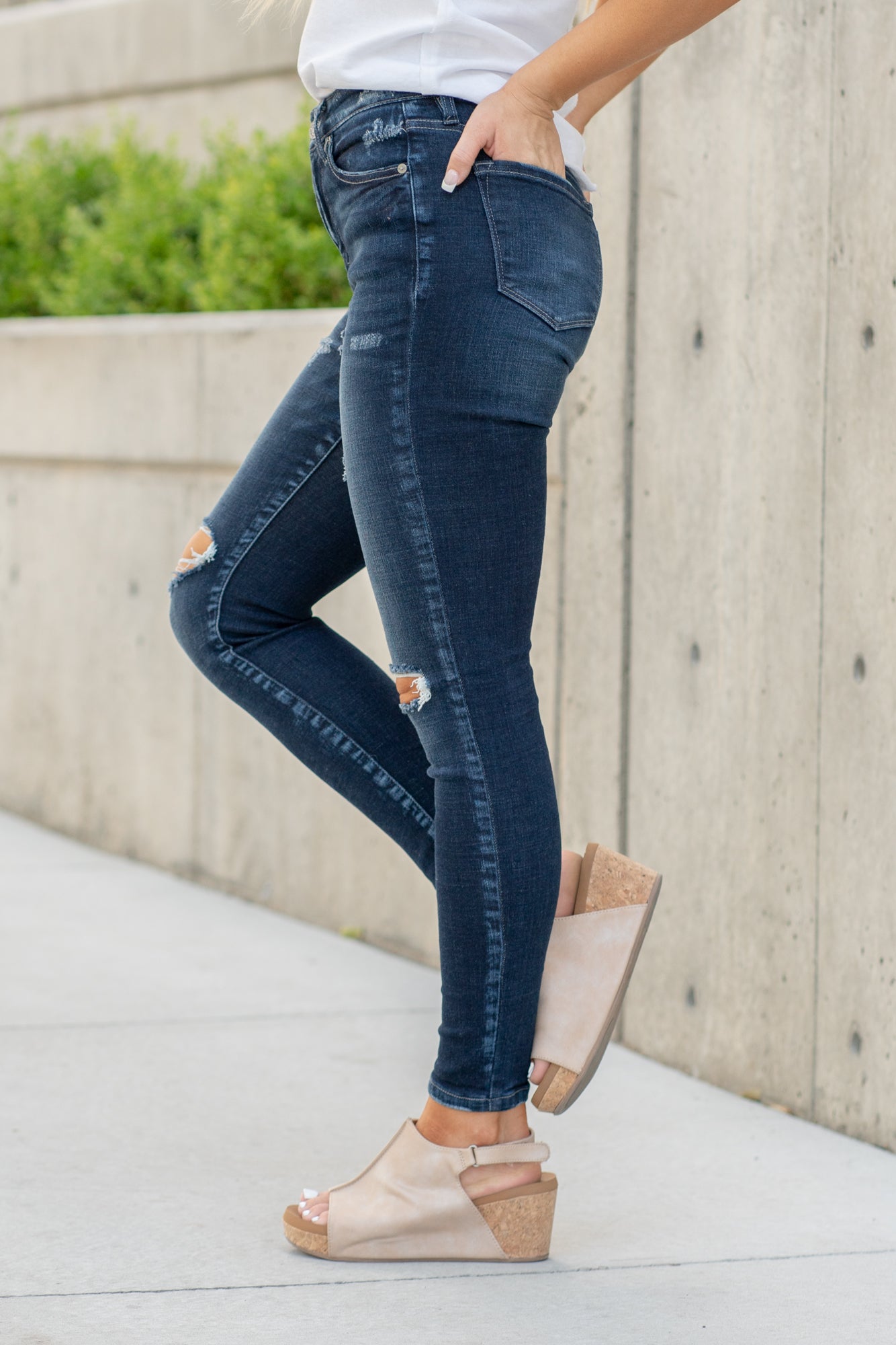 KanCan Jeans Color: Dark Wash Cut: Skinny, 29" Inseam* Rise: High Rise, 10.25" Front Rise* 98.6% COTTON , 1.4% SPANDEX Fly: Zipper Style #: KC7351D  Contact us for any additional measurements or sizing.  *Measured on the smallest size, measurements may vary by size. 