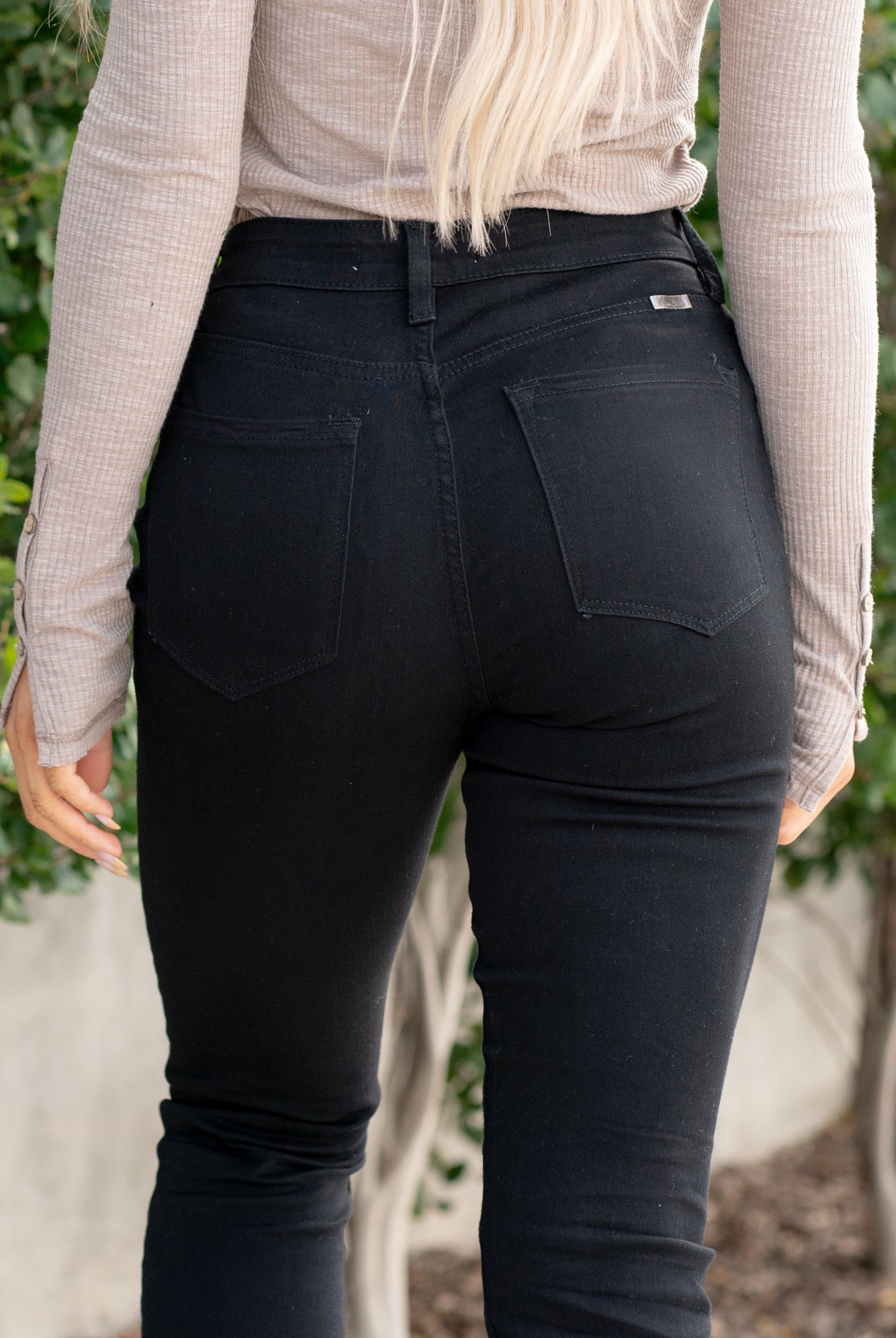 KanCan Jeans  With a high waist and cigarette straight fit, these will be your go-to jeans that will never go out of style. Color: Dark Blue  Cut: Straight Fit, 29" Inseam* Rise: High-Rise, 10.5" Front Rise* 75%COTTON, 23%TENCEL 2%SPANDEX Fly: Zipper Style #: KC11251BK Contact us for any additional measurements or sizing.    *Measured on the smallest size, measurements may vary by size. 