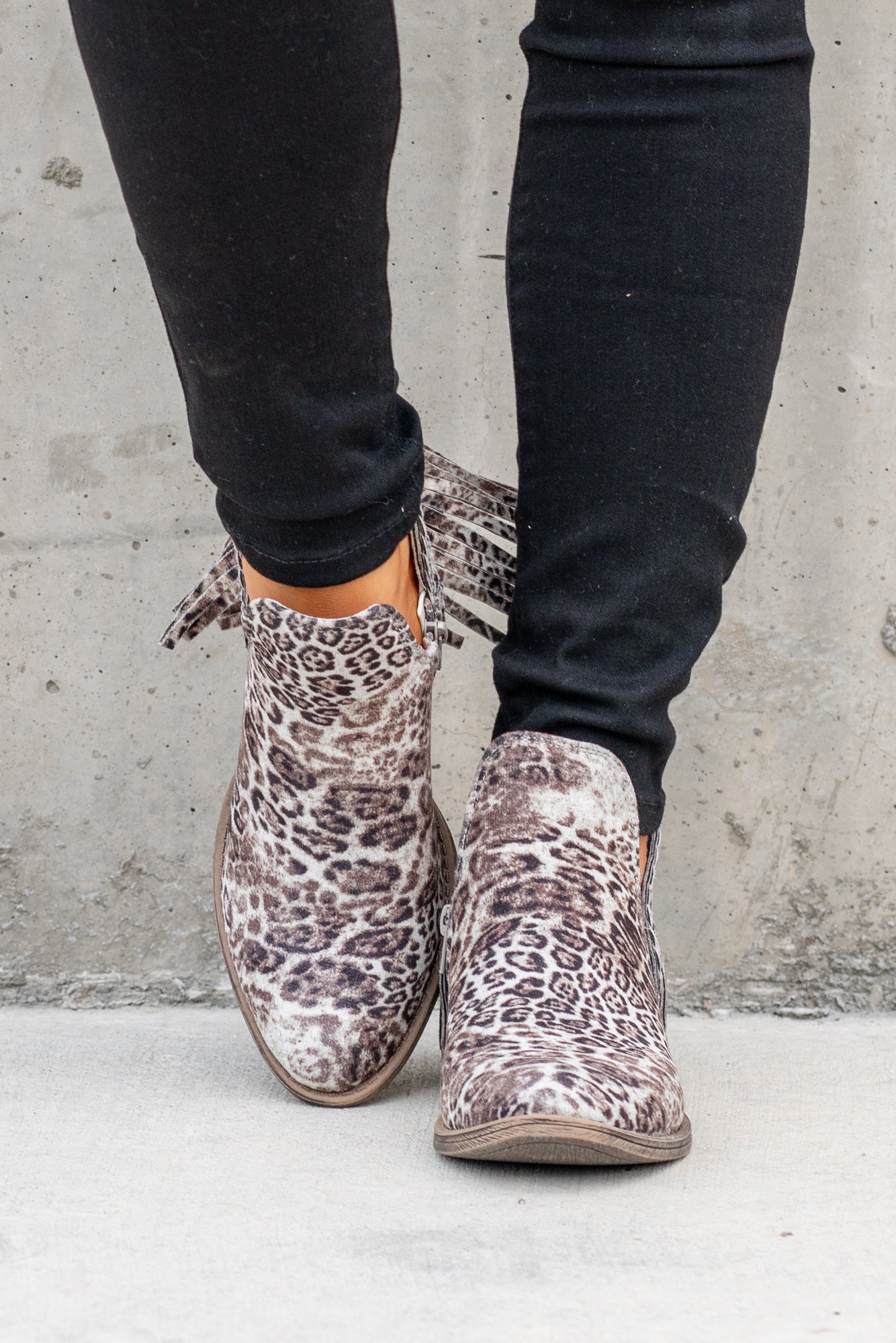 White leopard print hot sale boots