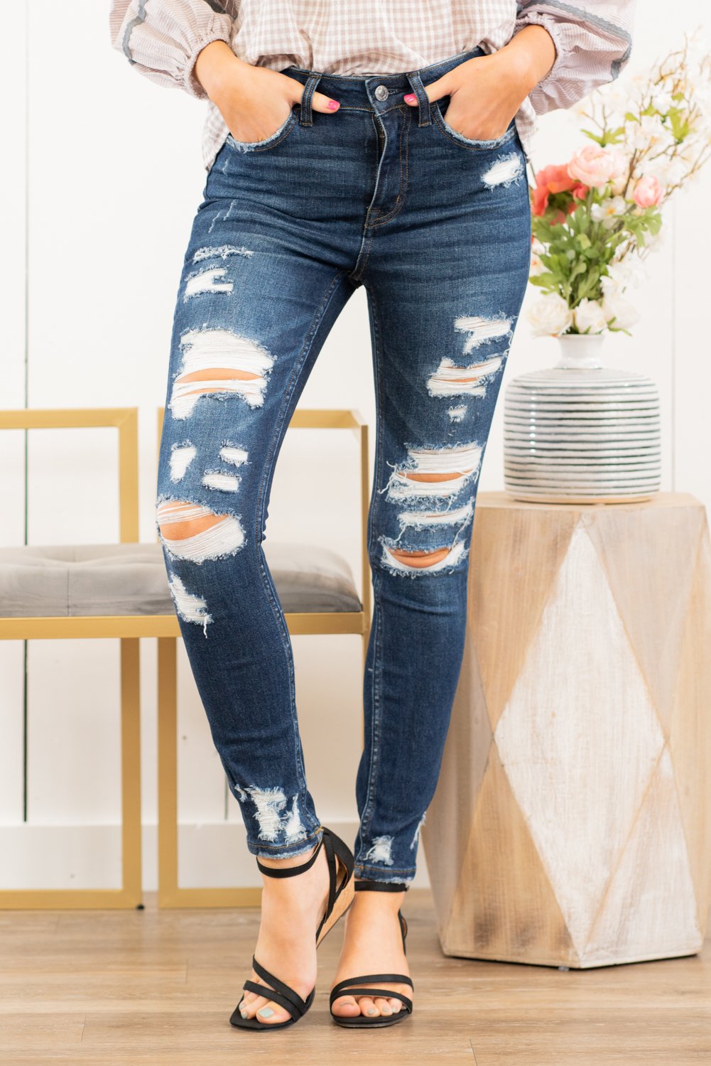 VERVET by Flying Monkey Jeans Collection: Spring 2021 Skinny, 27" Inseam Heavy Distressed Legs Rise: High Rise, 10" Front Rise 93% COTTON, 5% T400, 2% SPADNEX Machine Wash Separately In Cold Water Stitching: Classic Fly: Zipper Style #: VT1178 Contact us for any additional measurements or sizing.  Haley wears a size small top, a 1 in jeans and a small in tops. She is wearing a size 25/1 in these jeans.