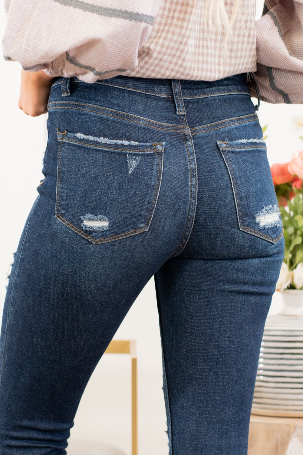 VERVET by Flying Monkey Jeans Collection: Spring 2021 Skinny, 27" Inseam Heavy Distressed Legs Rise: High Rise, 10" Front Rise 93% COTTON, 5% T400, 2% SPADNEX Machine Wash Separately In Cold Water Stitching: Classic Fly: Zipper Style #: VT1178 Contact us for any additional measurements or sizing.  Haley wears a size small top, a 1 in jeans and a small in tops. She is wearing a size 25/1 in these jeans.