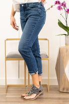 VERVET by Flying Monkey Jeans Collection: Winter 2021 Boyfriend , 26" Inseam Rise: High Rise, 10" Front Rise 92% COTTON, 6% POLYESTER, 2% SPANDEX Machine Wash Separately In Cold Water Stitching: Classic Fly: Zipper Fly  Style #: V2132 Contact us for any additional measurements or sizing.  Chloe is 5’8" and 130 pounds. She wears a size 3 in jeans, a small top and 8.5 in shoes. She is wearing a 26/3 in these jeans.