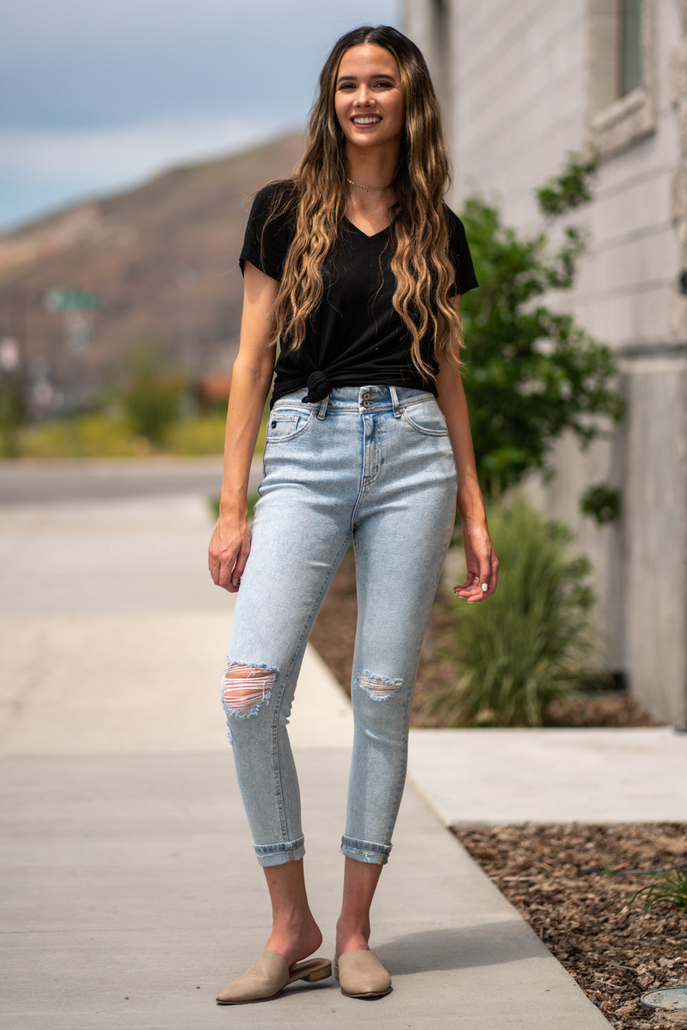 Kan Can Jeans  Collection: Summer 2020 Color: Acid Wash Cut: Ankle Skinny, 26" Inseam  Rise: High Rise, 10.5" Front Rise Stitching: Classic Fly: Zipper Style #: KC8594L Contact us for any additional measurements or sizing