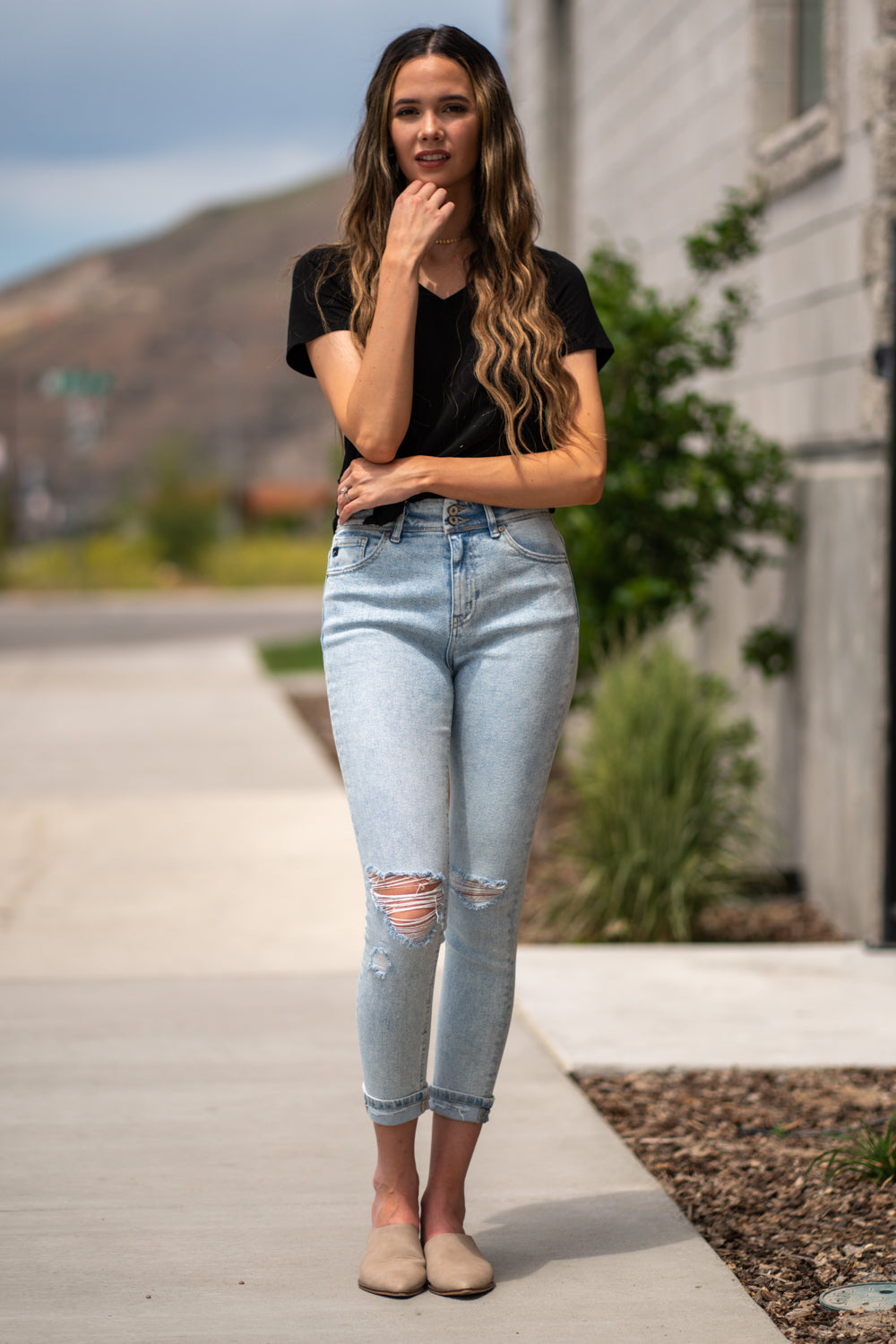 Kan Can Jeans  Collection: Summer 2020 Color: Acid Wash Cut: Ankle Skinny, 26" Inseam  Rise: High Rise, 10.5" Front Rise Stitching: Classic Fly: Zipper Style #: KC8594L Contact us for any additional measurements or sizing