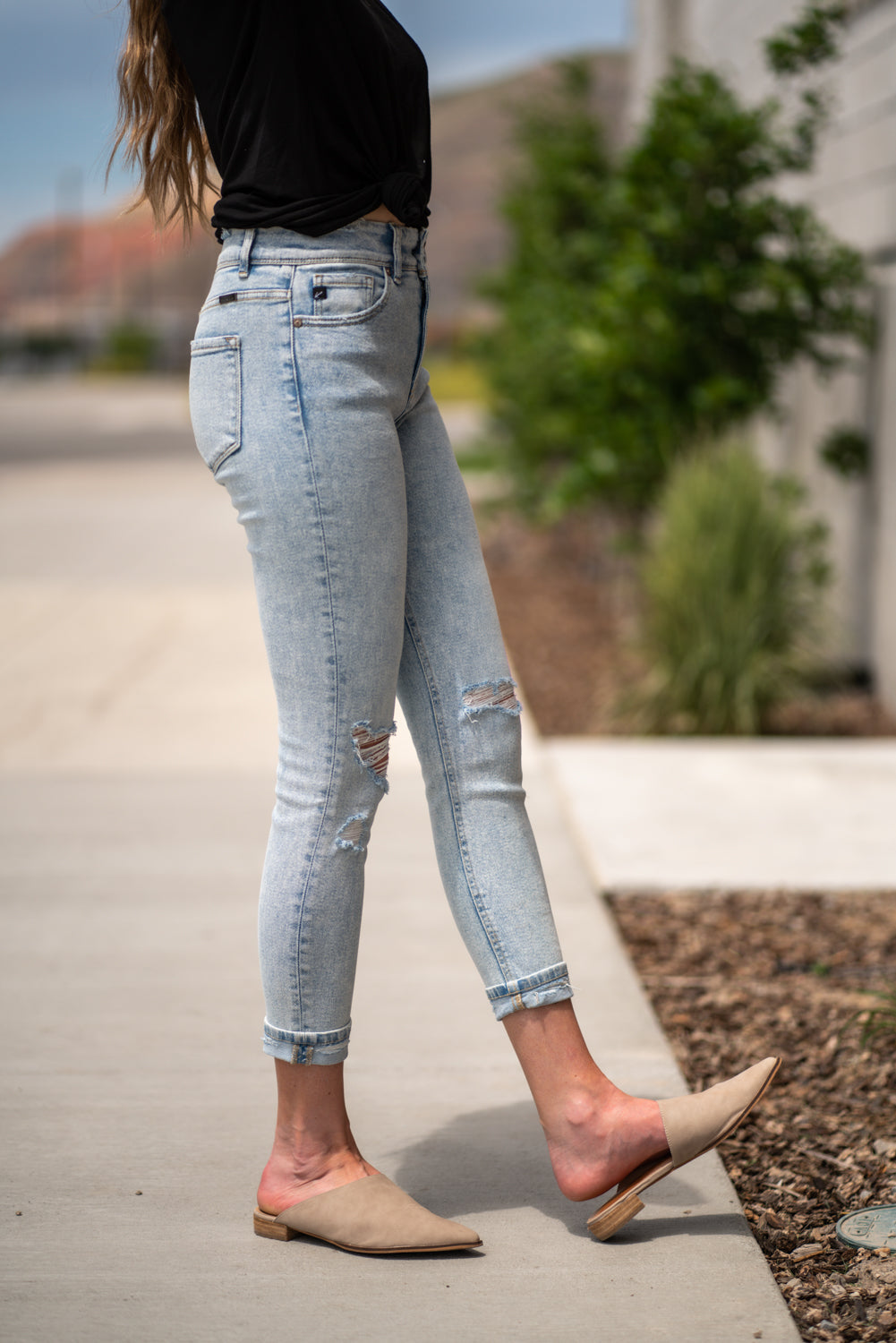 Kan Can Jeans  Collection: Summer 2020 Color: Acid Wash Cut: Ankle Skinny, 26" Inseam  Rise: High Rise, 10.5" Front Rise Stitching: Classic Fly: Zipper Style #: KC8594L Contact us for any additional measurements or sizing