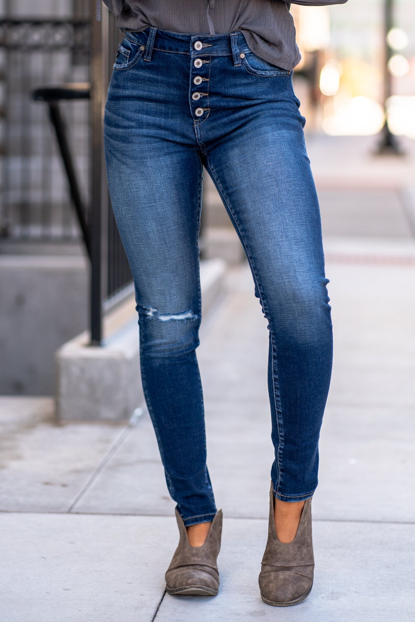 Frayed hem high store waisted skinny jeans