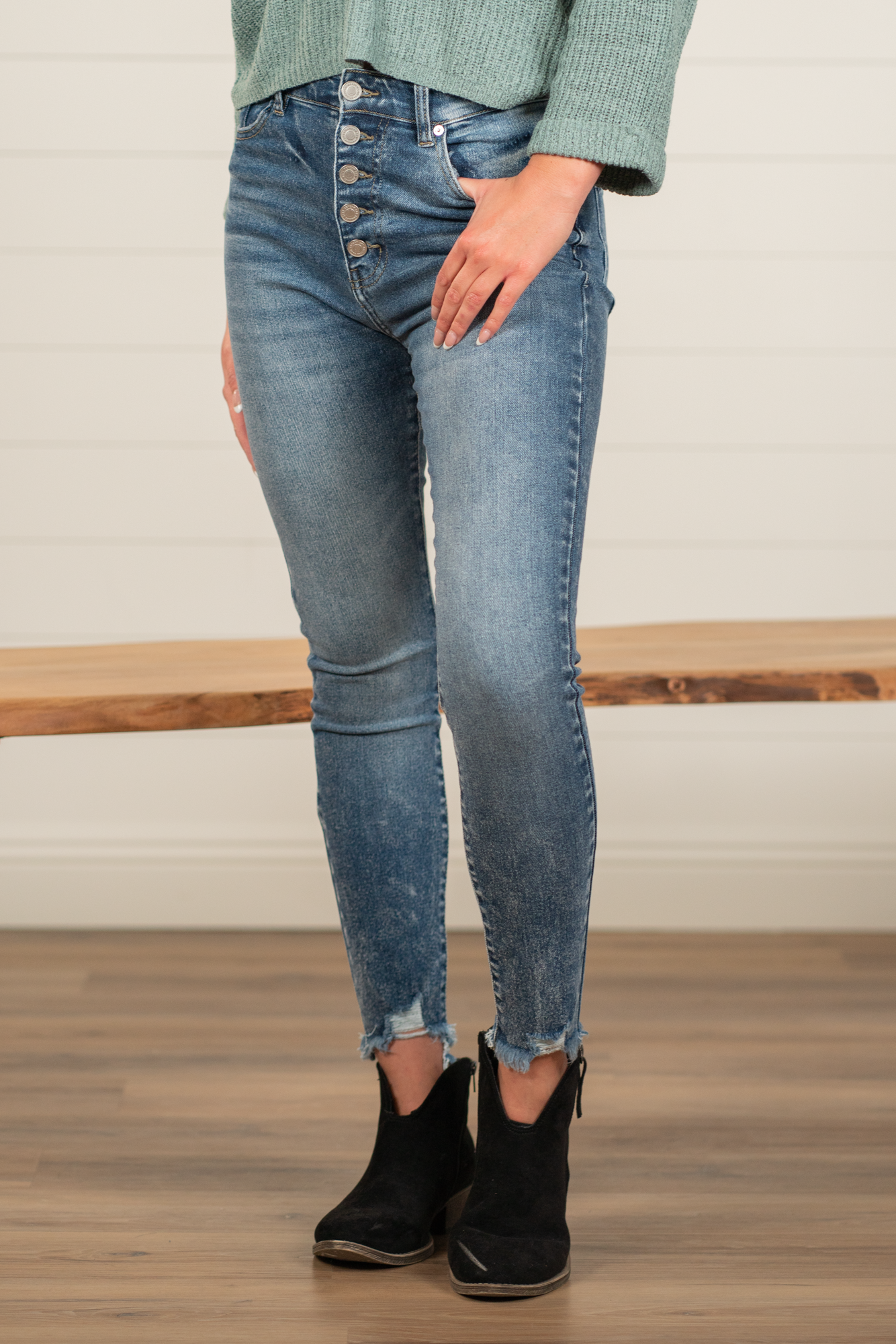 KanCan Jeans  These high-rise blue wash skinny jeans have the classic KanCan exposed button fly. Dress up this denim with a bodysuit or wear them casual with a crop top to accentuate your waistline.   KanCan Stretch Level: Comfort Stretch  Collection: Core Style Color: Dark Wash 94.2% COTTON, 4.7% POLYESTER, 1.1% SPANDEX Cut: Curvy-Fit Skinny, 28" Inseam* Rise: High-Rise, 11" Front Rise* Stitching: Classic Fly: Exposed Button Fly  Style #: BM7273HWM Contact us for any additional measurements or sizing.