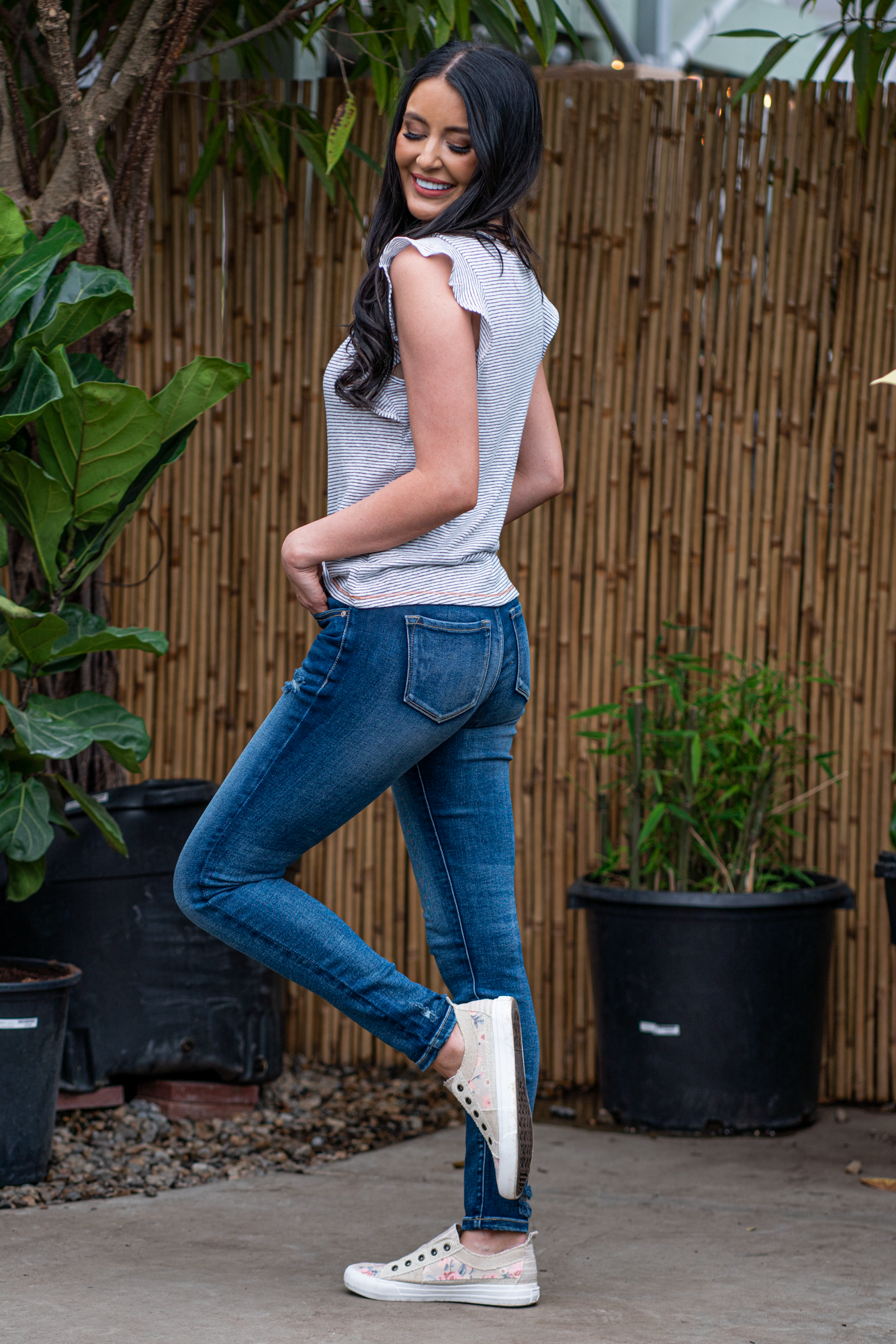 KanCan Jeans Collection: Core Collection  Color: Dark Wash  Cut: Skinny, 29.5" Inseam* Rise: Mid-Rise, 8.5" Front Rise* COTTON 95% POLYESTER 4% SPANDEX 1% Fly: Zipper Style #: KC8561D Contact us for any additional measurements or sizing.   *Measured on the smallest size, measurements may vary by size.