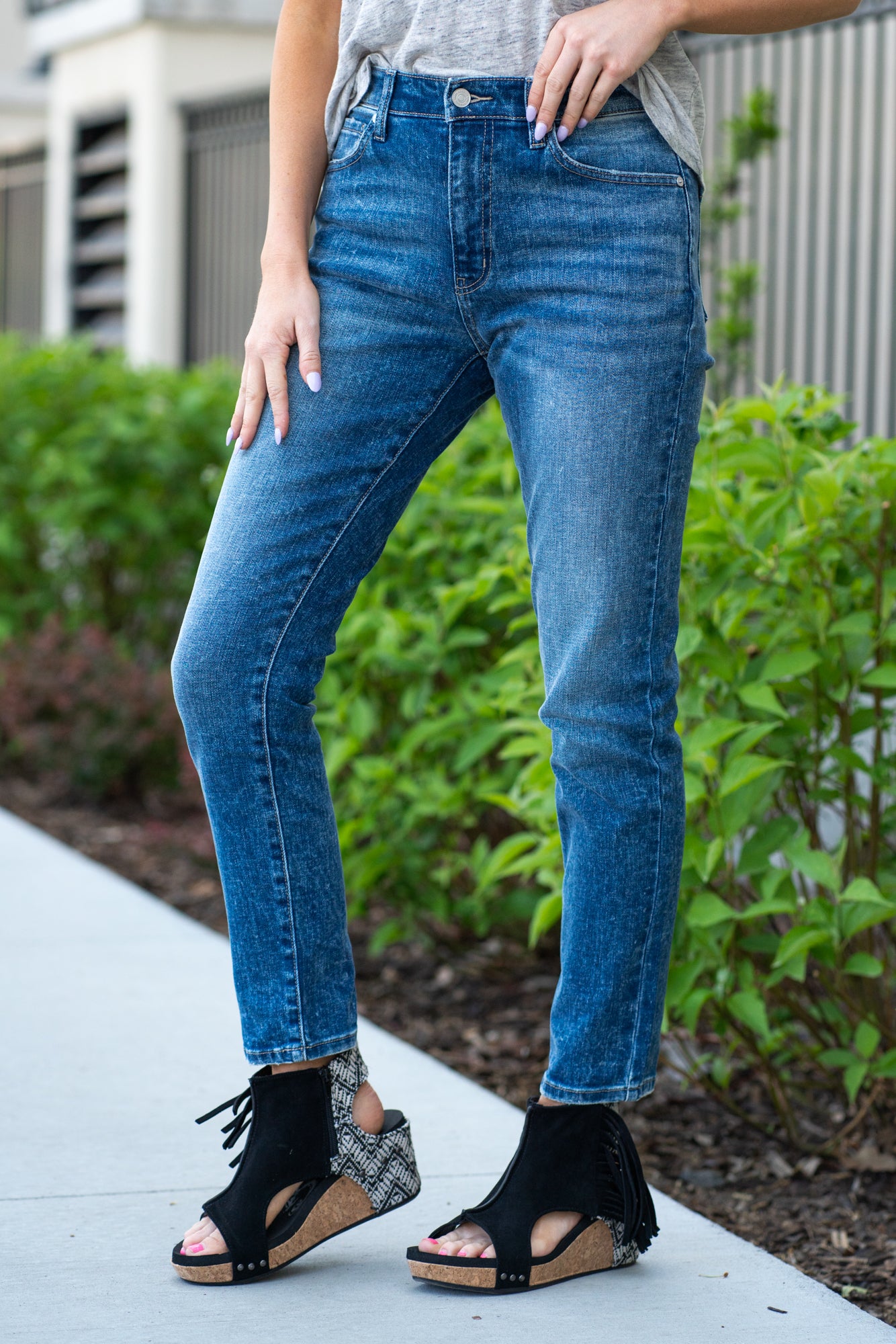 KanCan Jeans  With a high waist and cigarette straight fit, these will be your go-to jeans that will never go out of style. Color: Medium Blue  Cut: Straight Fit, 28" Inseam* Rise: High-Rise, 11" Front Rise* 99% Cotton 1% Spandex  Fly: Zipper Style #: KC4009D Contact us for any additional measurements or sizing.  *Measured on the smallest size, measurements may vary by size.