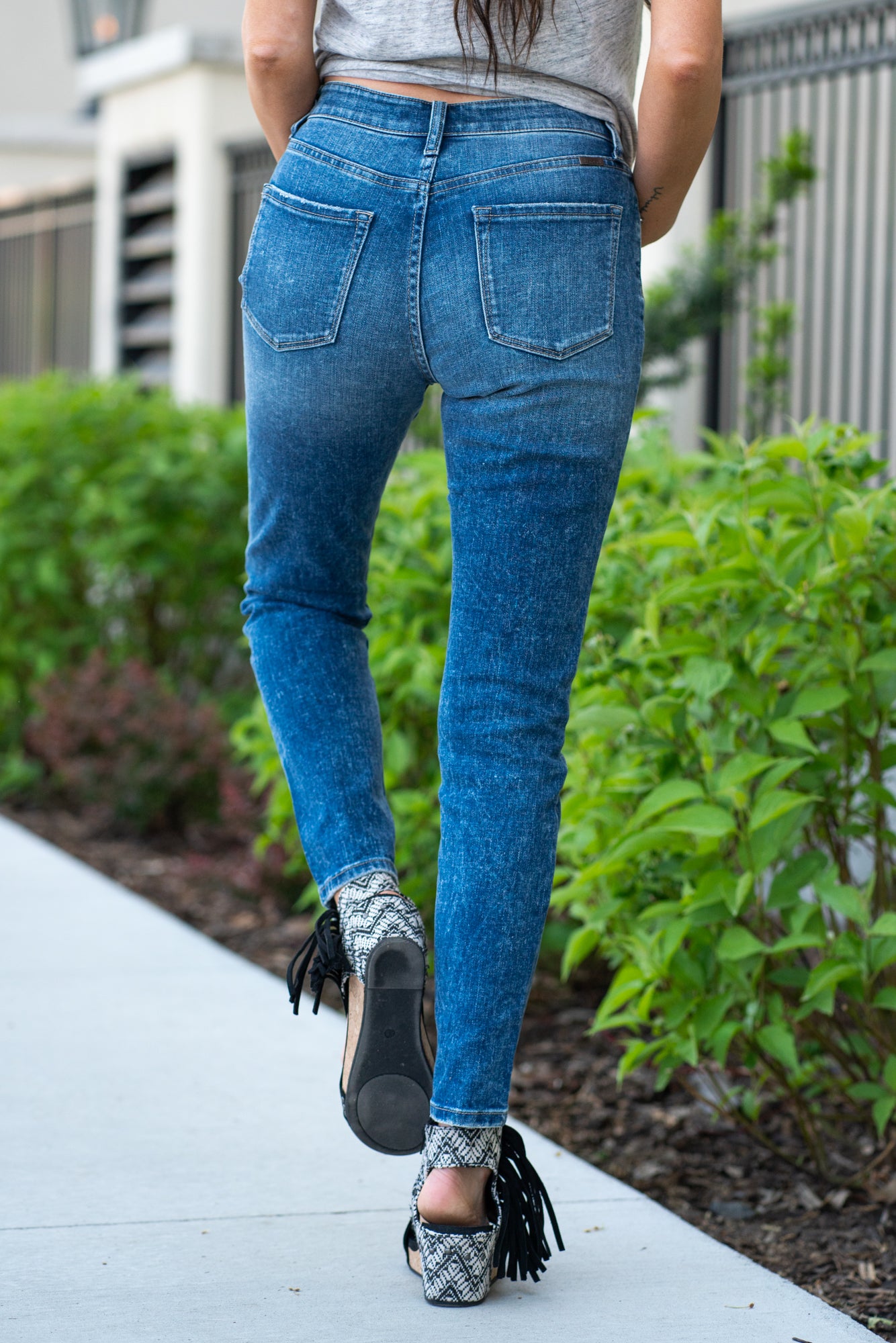 KanCan Jeans  With a high waist and cigarette straight fit, these will be your go-to jeans that will never go out of style. Color: Medium Blue  Cut: Straight Fit, 28" Inseam* Rise: High-Rise, 11" Front Rise* 99% Cotton 1% Spandex  Fly: Zipper Style #: KC4009D Contact us for any additional measurements or sizing.  *Measured on the smallest size, measurements may vary by size.