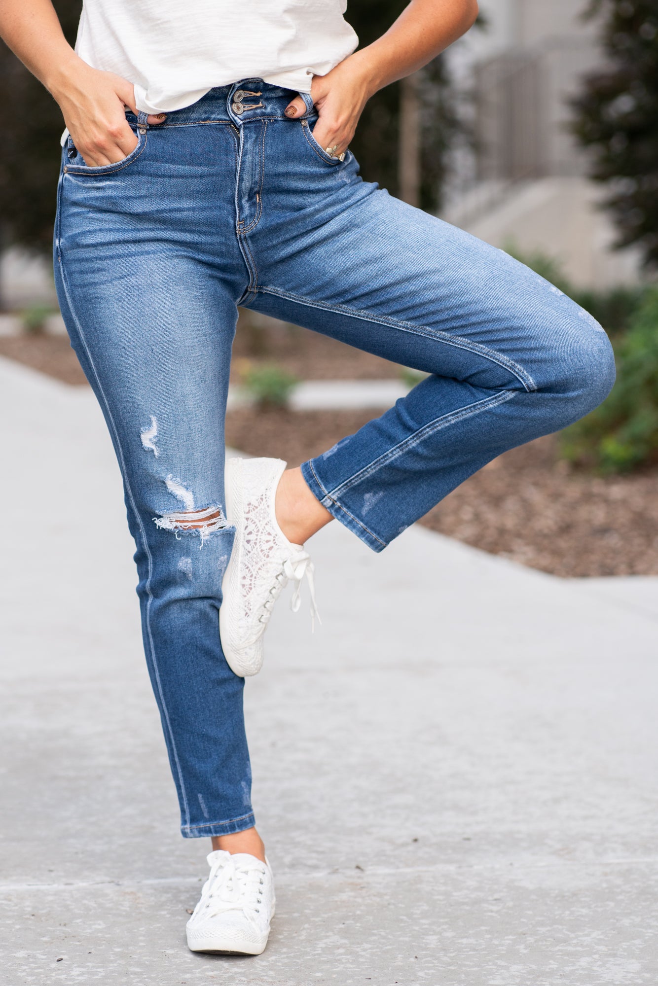 Wedgie icon fit hotsell ripped straight leg jeans