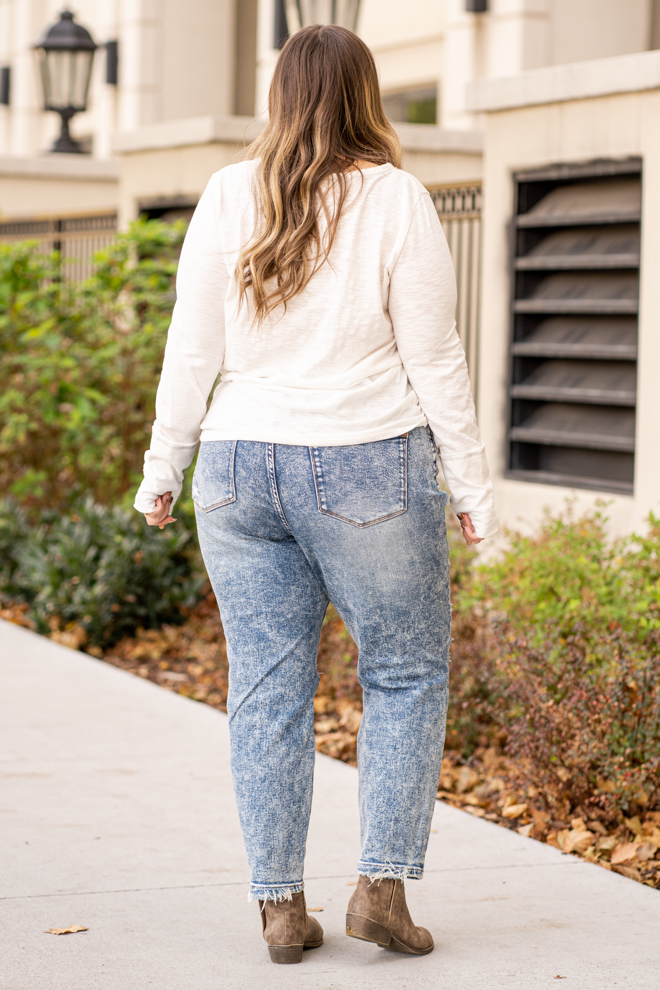 Judy Blue  Don't be afraid to wear high-waisted jeans, especially these boyfriend fit. With an acid wash and relaxed legs, these jeans will be your go-to! Pair with a graphic tee and tennies.   Color: Acid Blue Cut: Boyfriend, 28" Inseam* Rise: High Rise, 10.75" Front Rise* Material: 94% Cotton / 5% Polyester / 1% Spandex Machine Wash Separately In Cold Water