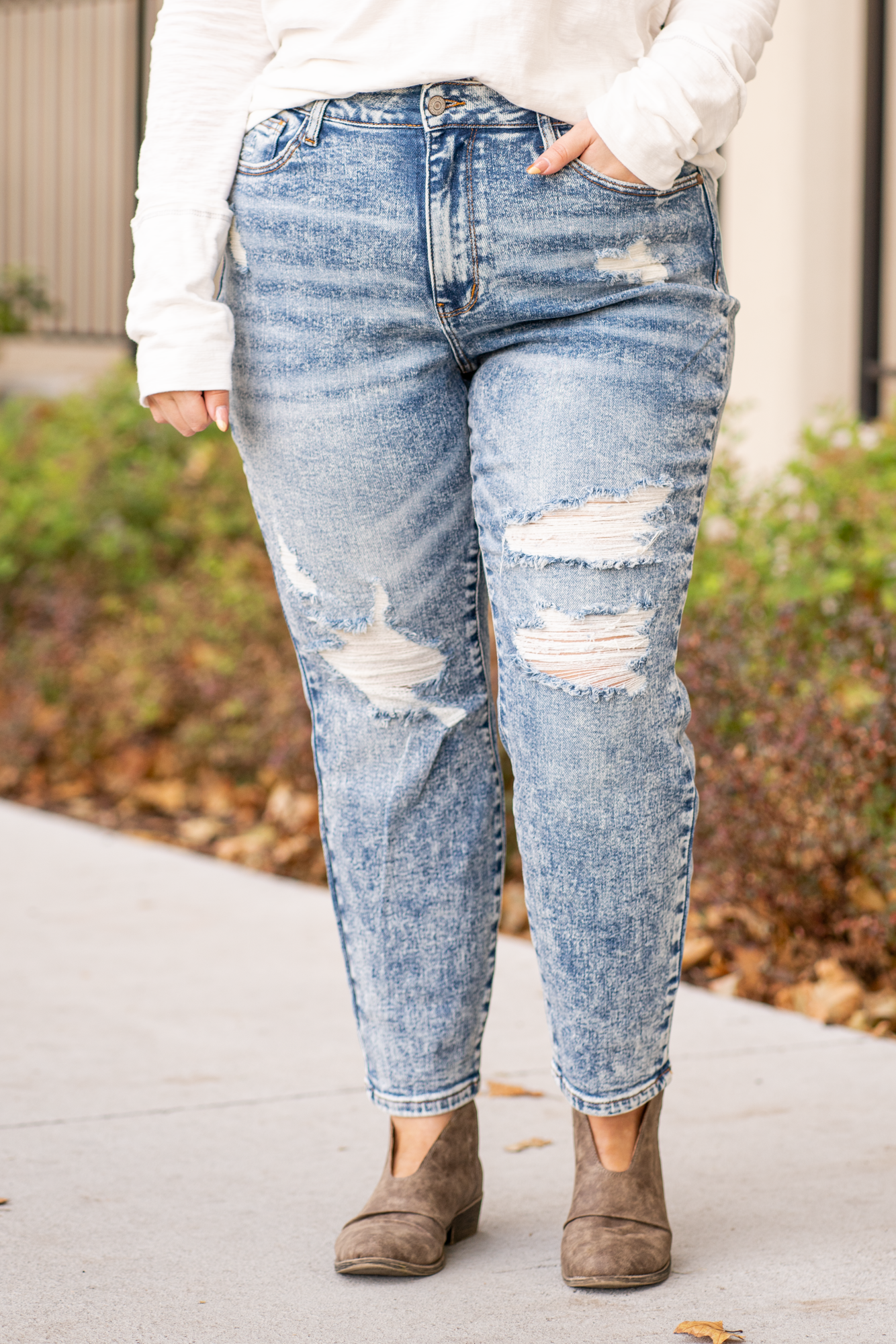 Judy Blue  Don't be afraid to wear high-waisted jeans, especially these boyfriend fit. With an acid wash and relaxed legs, these jeans will be your go-to! Pair with a graphic tee and tennies.   Color: Acid Blue Cut: Boyfriend, 28" Inseam* Rise: High Rise, 10.75" Front Rise* Material: 94% Cotton / 5% Polyester / 1% Spandex Machine Wash Separately In Cold Water