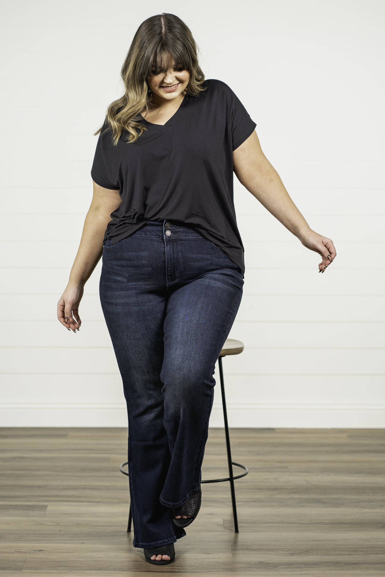 KanCan Jeans   KanCan Plus Size Guide:   XL-16 2XL-18 3XL-20  Color: Dark Wash Cut: Flare Cut, 34" Inseam* Rise: High-Rise, 10.5" Front Rise* Material: 94% Cotton 4% Polyester2% Spandex Detail: Whisker Wash Fly: Zipper Fly with Double Button Closure Style #: KC7123D-P Contact us for any additional measurements or sizing.  *Measured on the smallest size, measurements may vary by size.