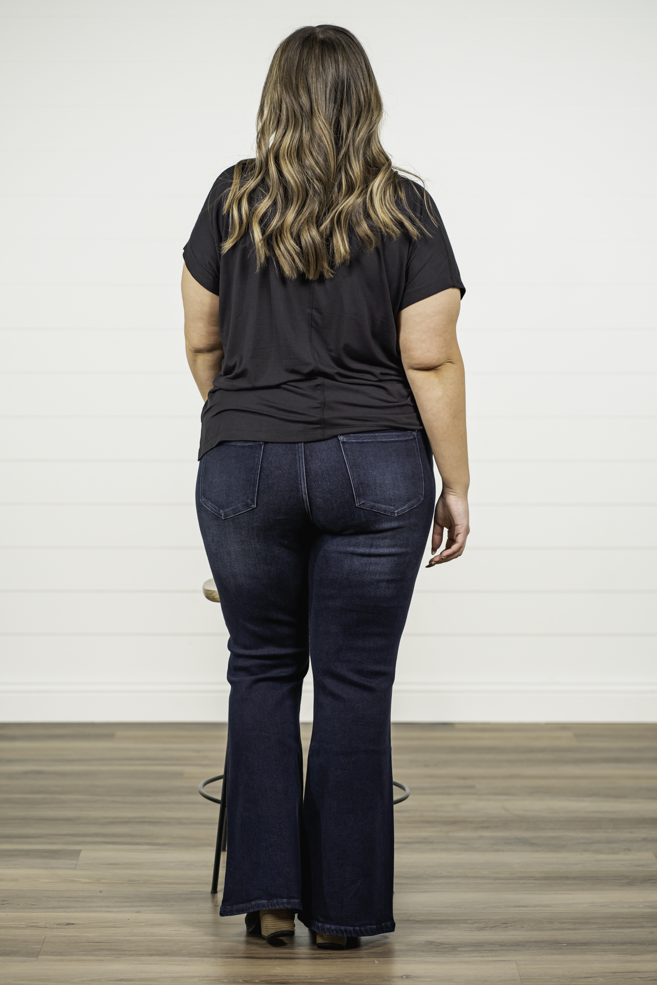 KanCan Jeans   KanCan Plus Size Guide:   XL-16 2XL-18 3XL-20  Color: Dark Wash Cut: Flare Cut, 34" Inseam* Rise: High-Rise, 10.5" Front Rise* Material: 94% Cotton 4% Polyester2% Spandex Detail: Whisker Wash Fly: Zipper Fly with Double Button Closure Style #: KC7123D-P Contact us for any additional measurements or sizing.  *Measured on the smallest size, measurements may vary by size.