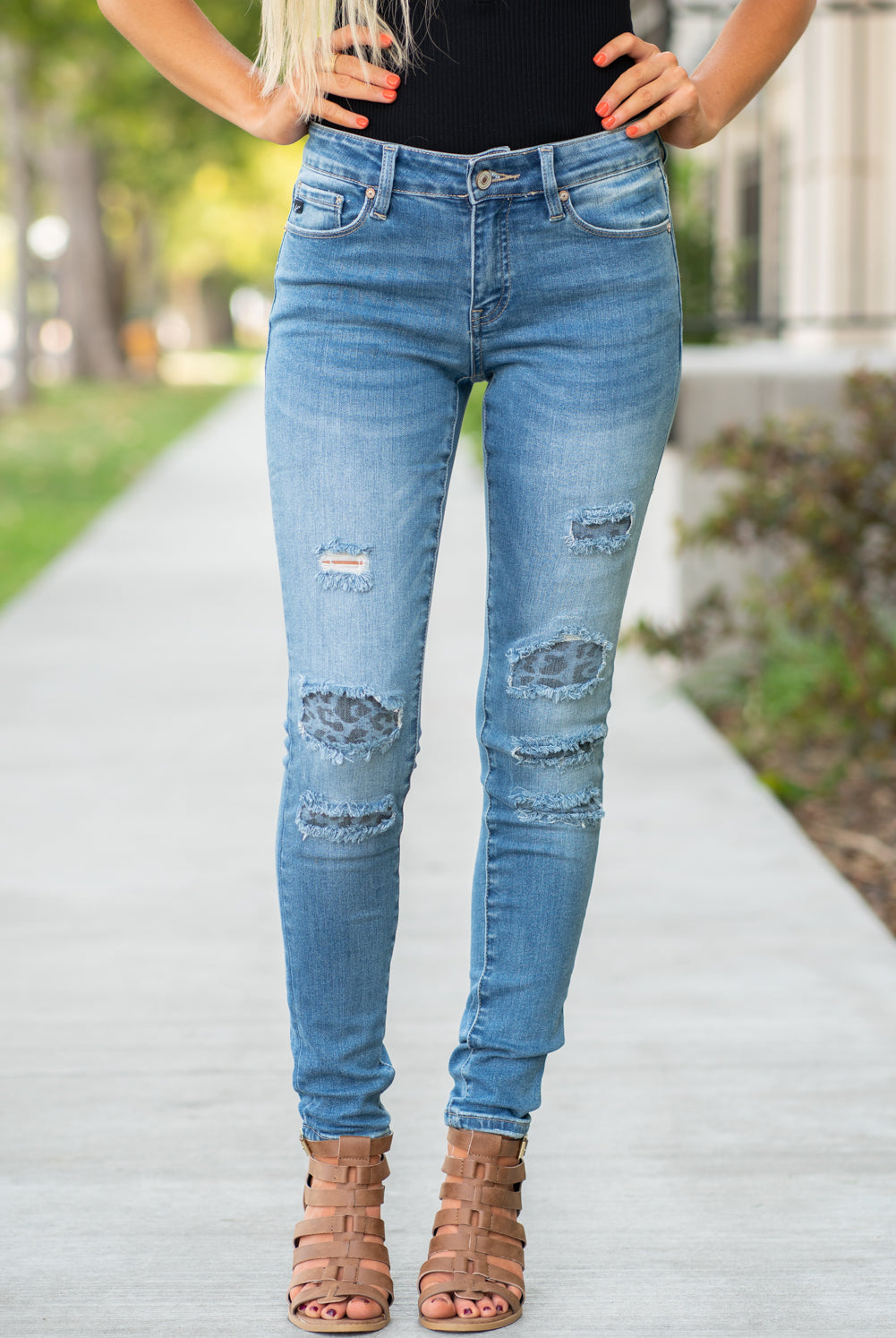 KanCan Jeans Collection: Fall 2020 Color: Medium Wash Skinny, 29.5" Inseam  Mid Rise, 8.5" Front Rise Leopard Patch Backed Distress  92% Cotton 6% Polyester 2% Spandex  Fly: Zipper Style #: KC6307D Contact us for any additional measurements or sizing.