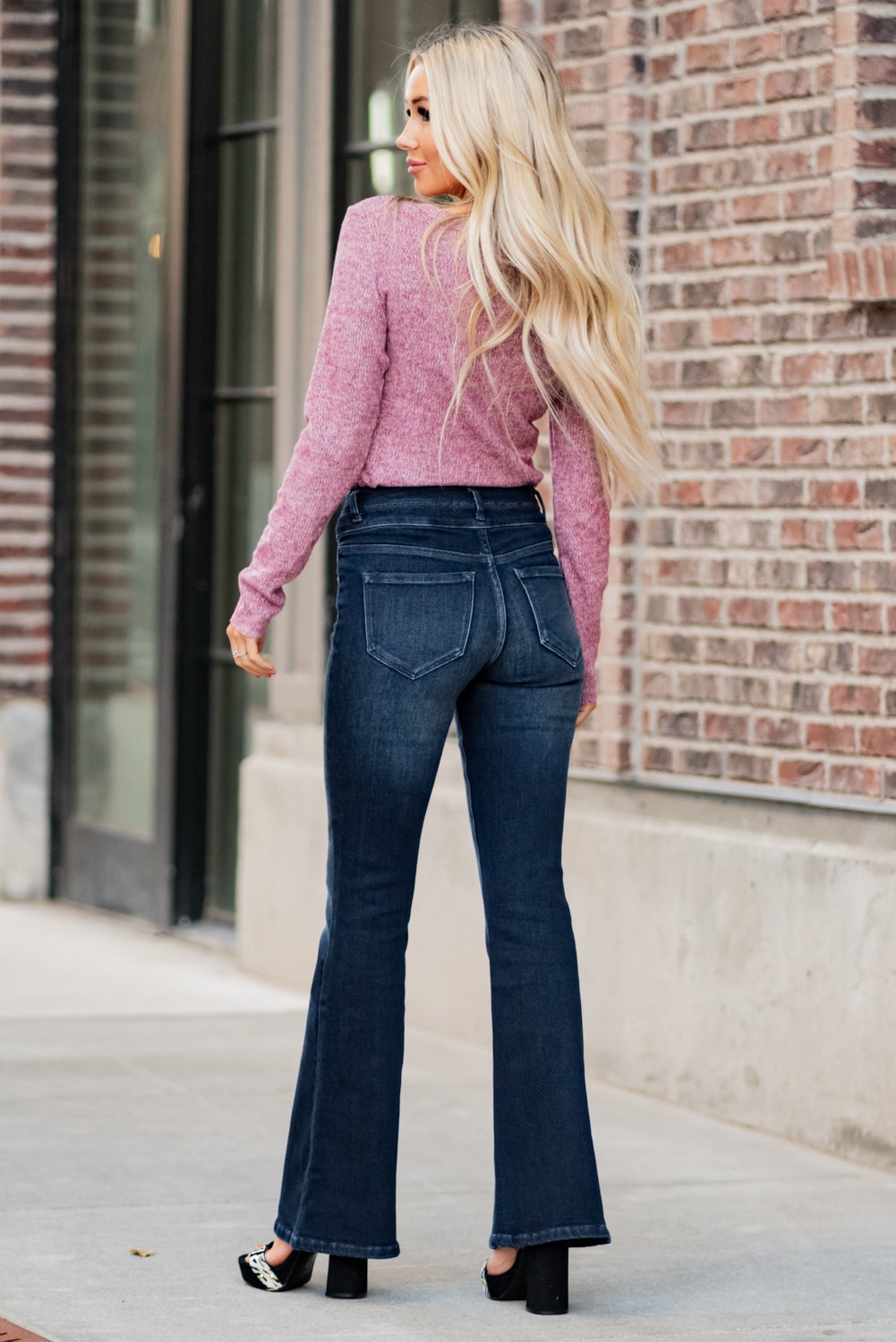 KanCan Jeans  Collection: Fall 2020  Color: Dark Wash Cut: Flare Cut, 34" Inseam Rise: High-Rise, 10.5" Front Rise Material: 94% Cotton 4% Polyester2% Spandex Detail: Whisker Wash Fly: Zipper Fly with Double Button Closure Style #: KC7123D Contact us for any additional measurements or sizing.  Haley is 5’6" and wears size 3 in jeans, a small top and 7.5 in shoes. She is wearing a 25 in these jeans.