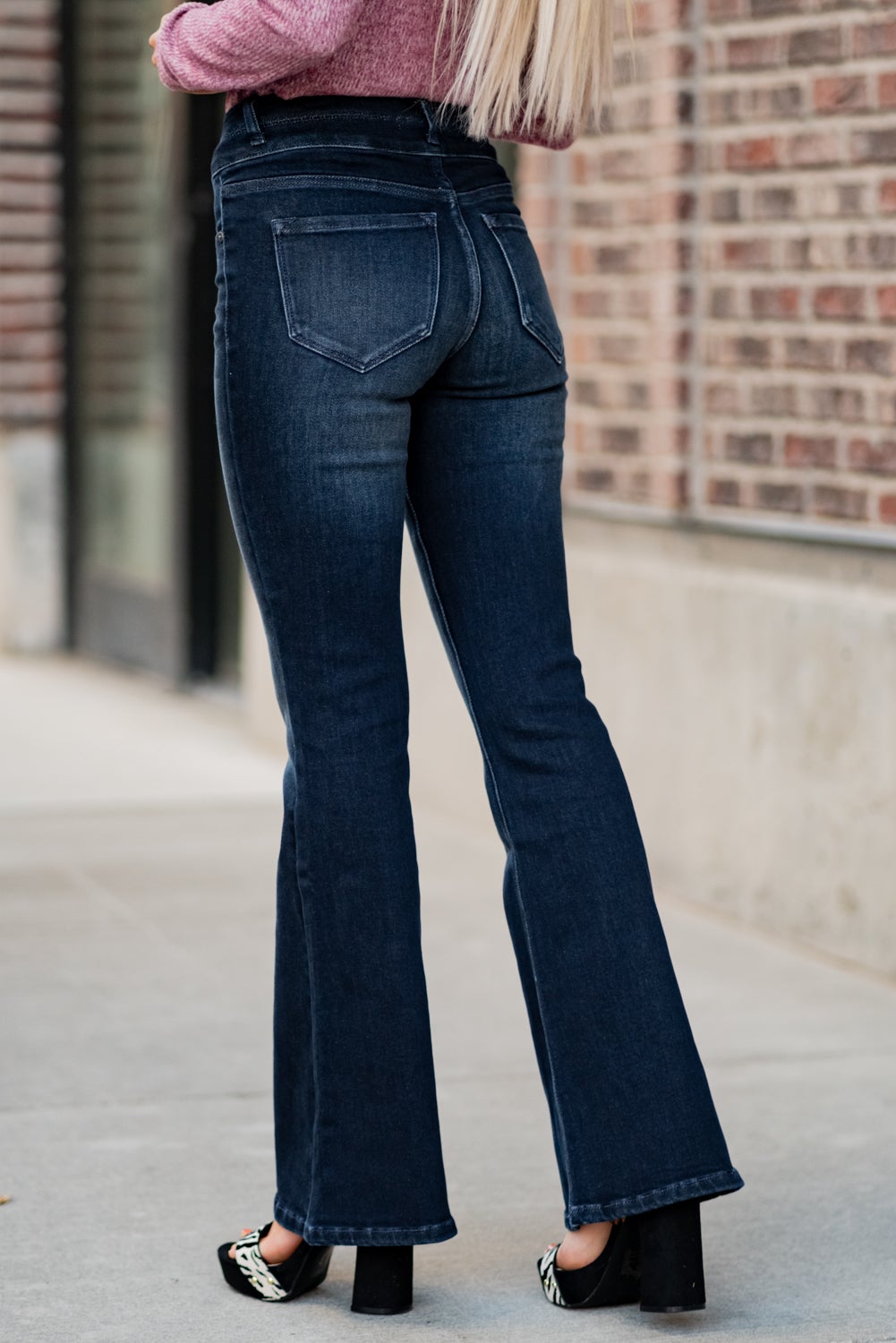 KanCan Jeans  Collection: Fall 2020  Color: Dark Wash Cut: Flare Cut, 34" Inseam Rise: High-Rise, 10.5" Front Rise Material: 94% Cotton 4% Polyester2% Spandex Detail: Whisker Wash Fly: Zipper Fly with Double Button Closure Style #: KC7123D Contact us for any additional measurements or sizing.  Haley is 5’6" and wears size 3 in jeans, a small top and 7.5 in shoes. She is wearing a 25 in these jeans.